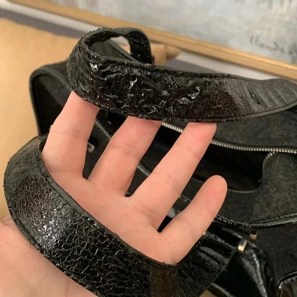 Grey and  faux patent hand bag - Picture 8 of 12